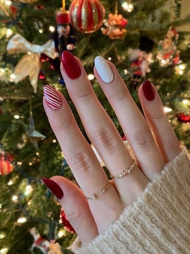 16 Playful Candy Cane Nails for a Festive Christmas Look