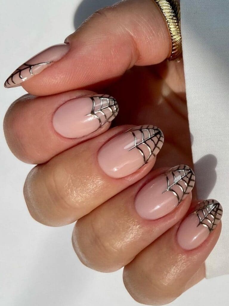 Metallic spiderweb-shaped French tips