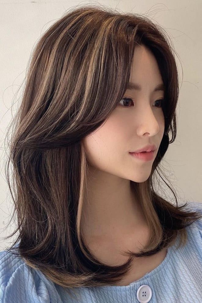 Layered Shoulder-Length Hair With Side Bangs