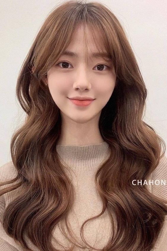 Long Wavy Hair With Side Bangs