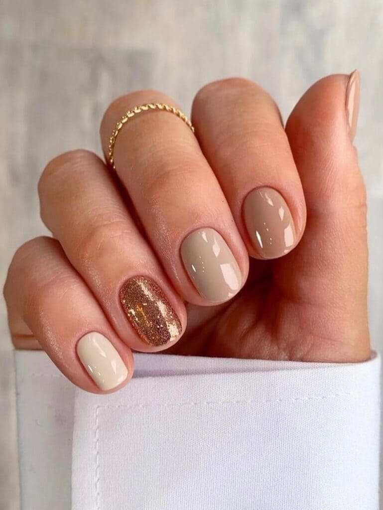 Korean beige nail design: shades of beige