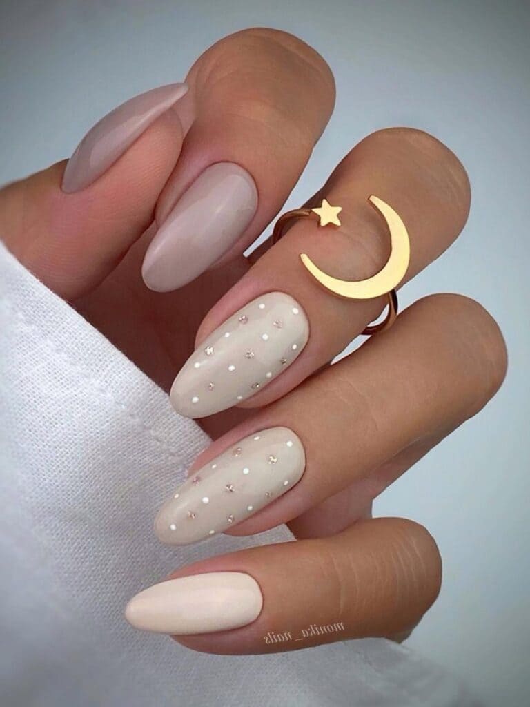 Korean beige nail design: shades of beige