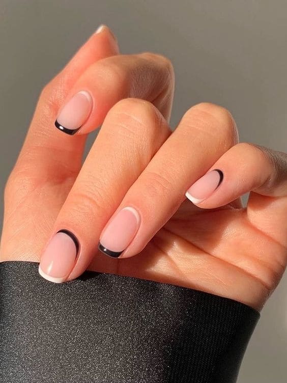 Black and white outline on short nails