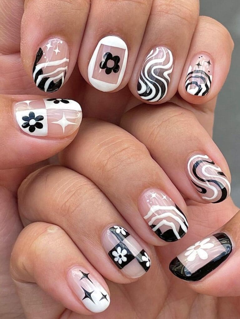 Mix-and-match black and white short nails (indie nails)