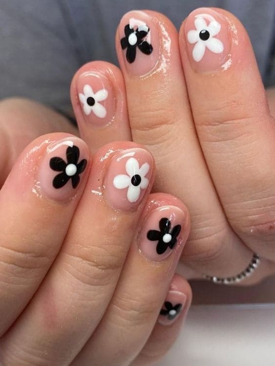 Korean black and white nails: flowers