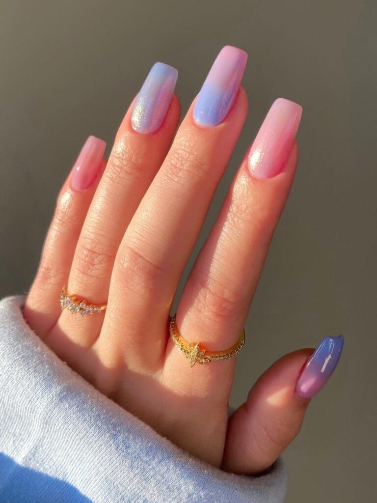 manicure with a pink-and-blue gradient