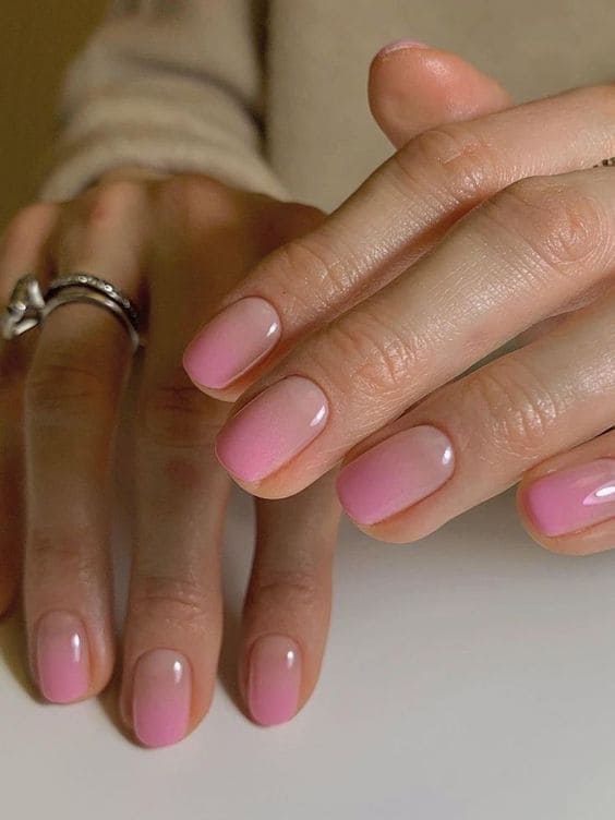 Pink ombre short nails