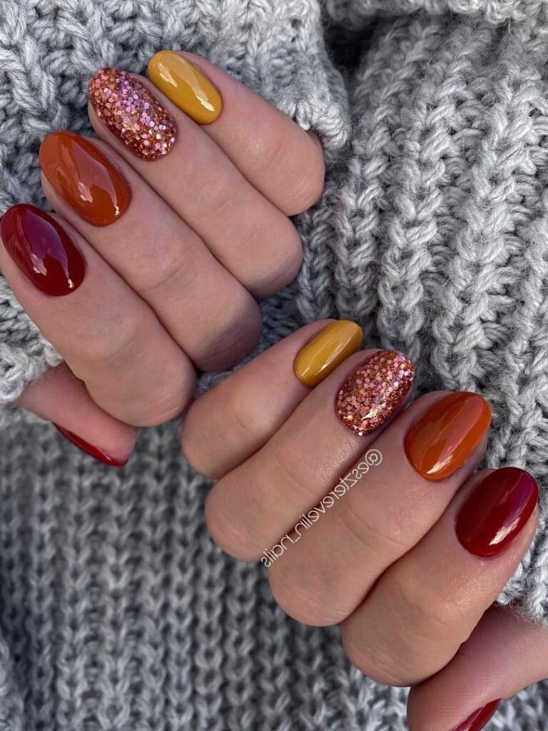 Fall shades of short nails 