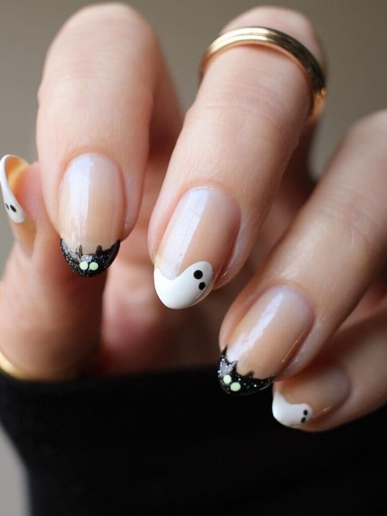 Black bat and white ghost-shaped French tips