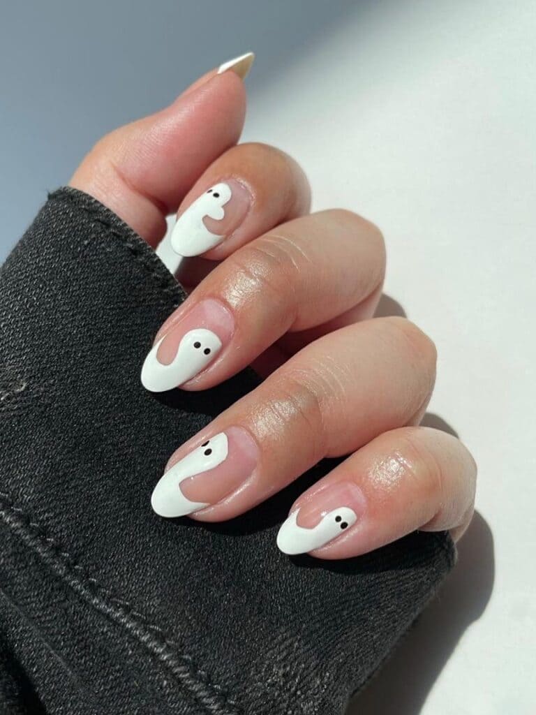 Ghost-shaped French tips