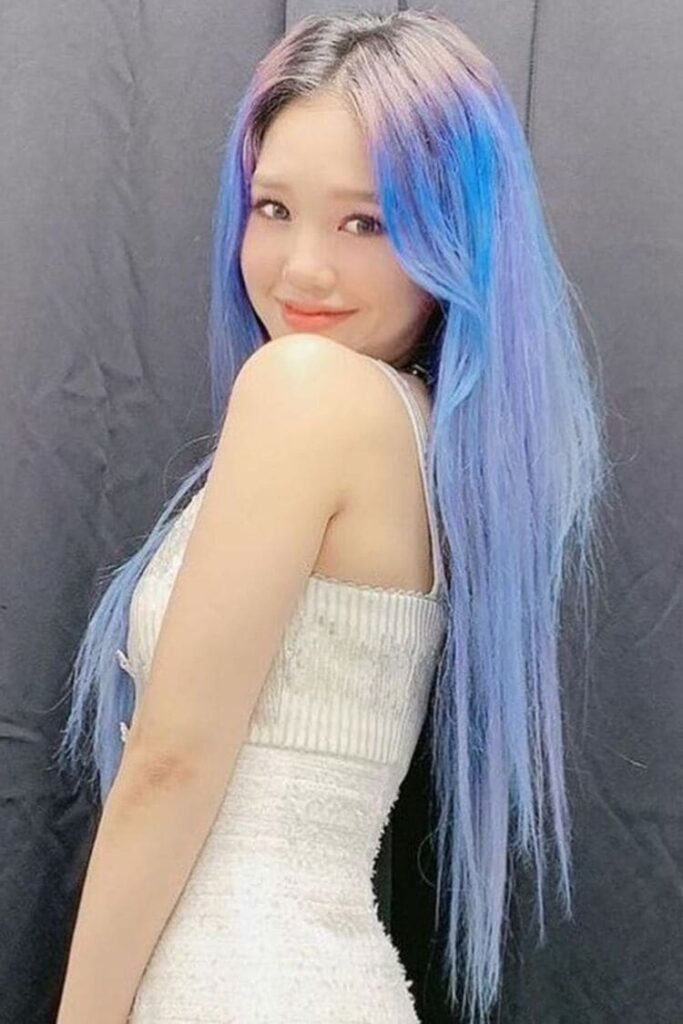blue hair color ideas (holographic blue)