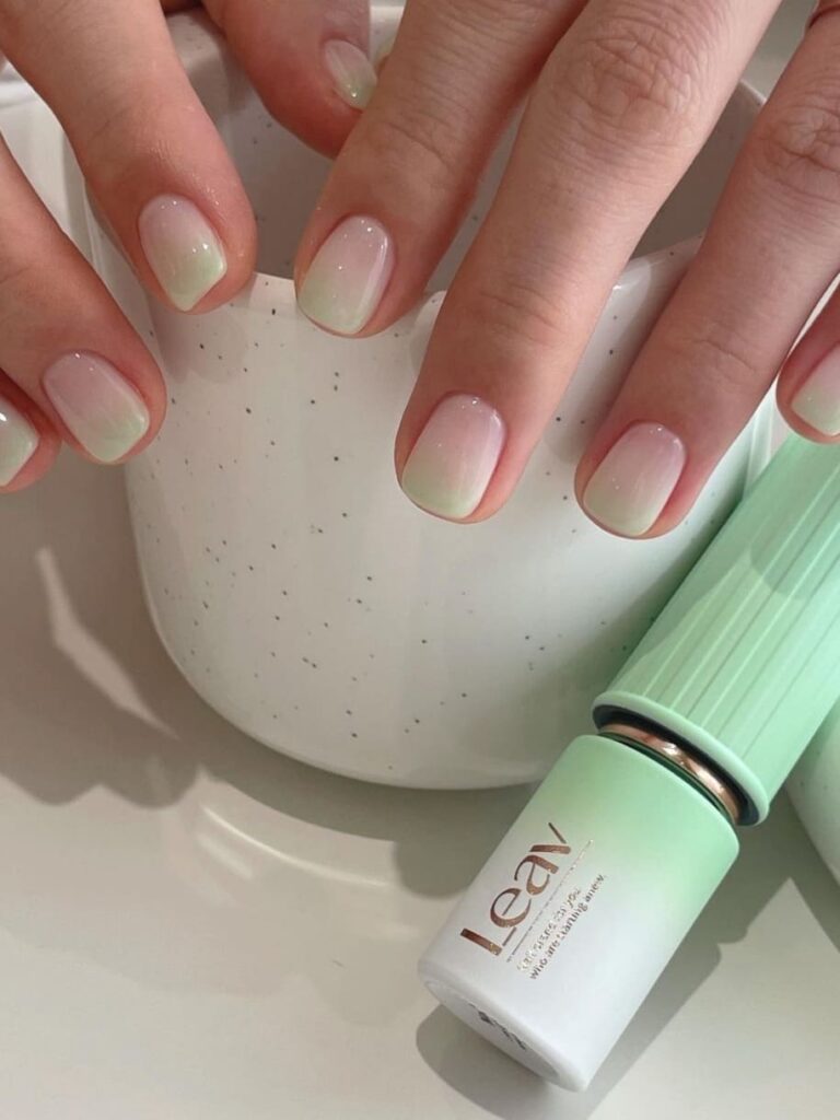 Korean ombre nails: short mint and white