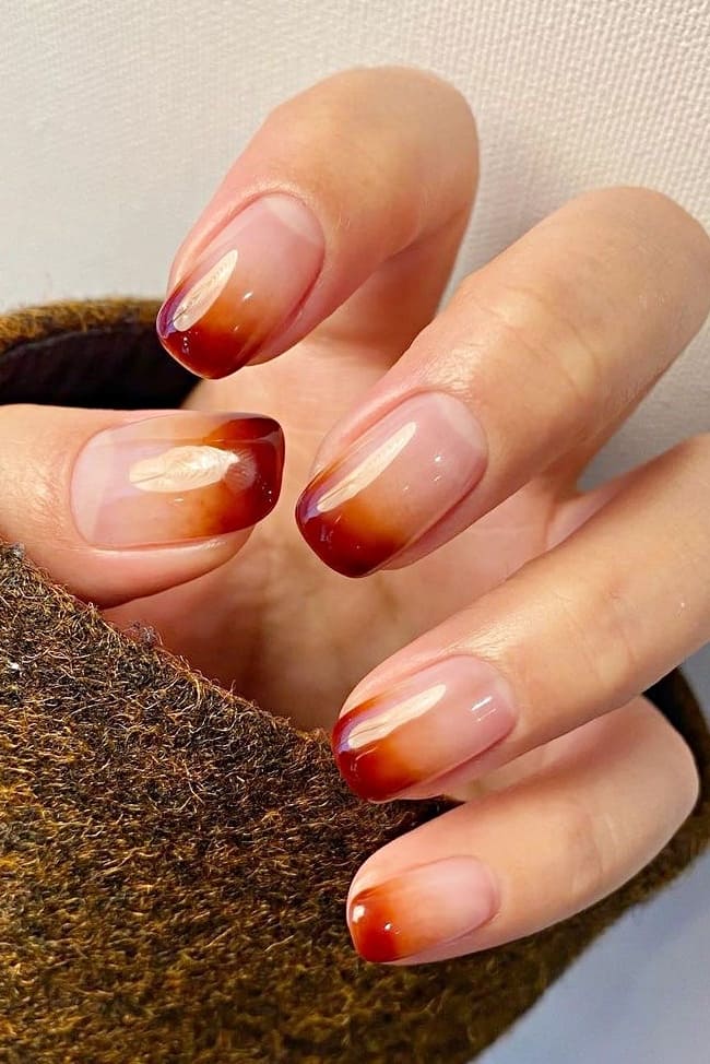 Short, brown ombre nails
