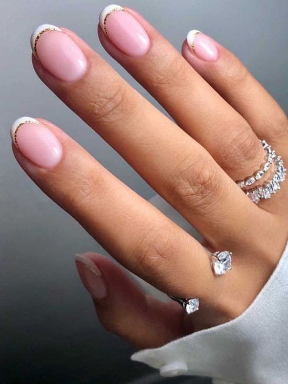 Korean pink and white nails: French tips twist