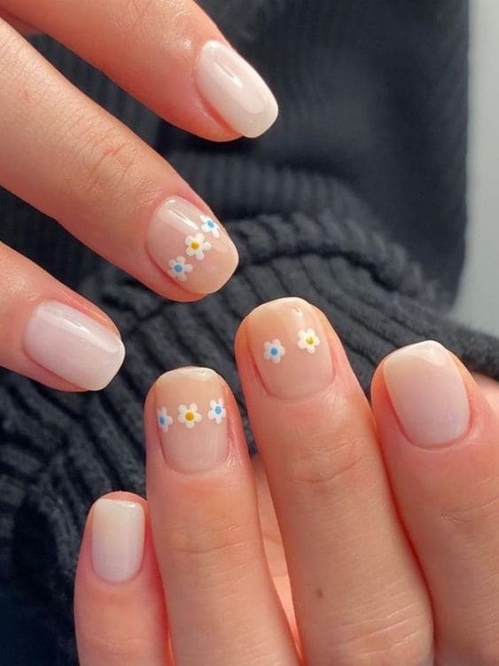 Korean short acrylic nails: milky white 