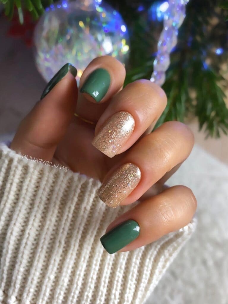 Short, green and gold Christmas nails