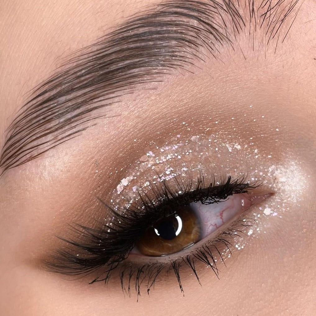 Christmas eyeshadow look: glitter glam