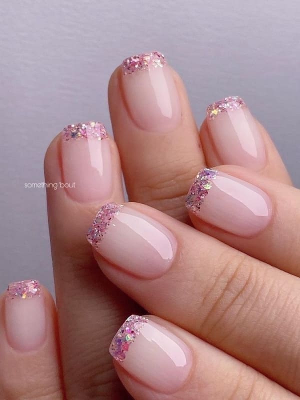 Korean Valentine's Day nail designs: glitter