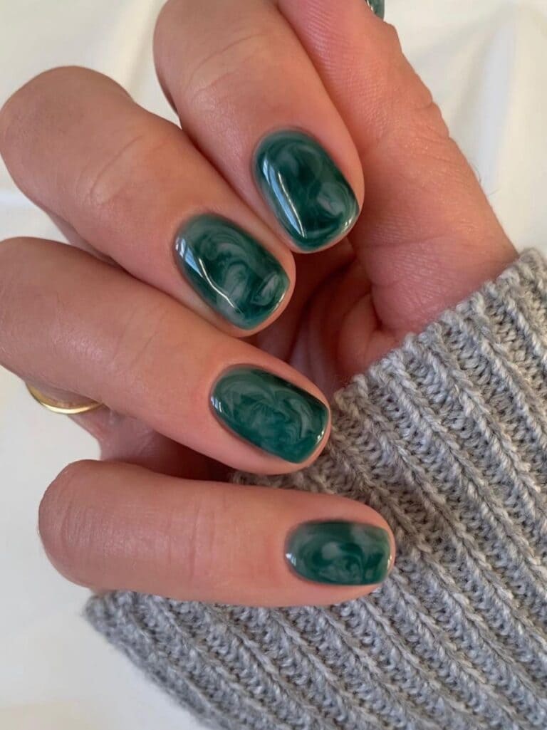Short emerald green marble nails