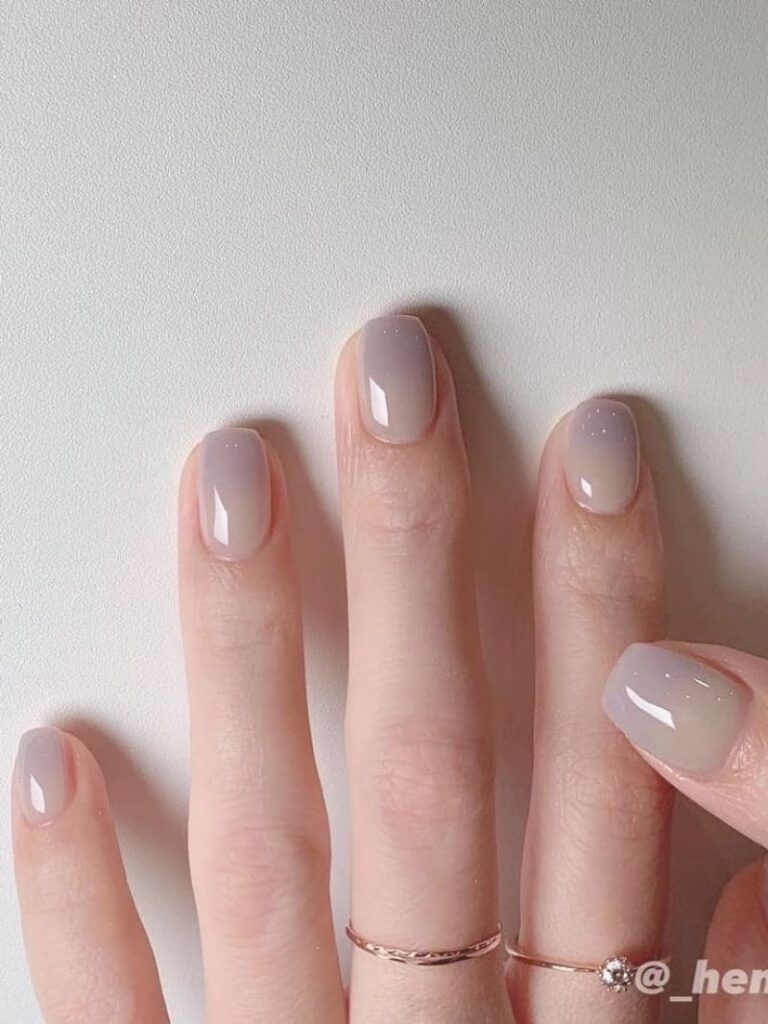 Korean gray nails: light gray jelly texture
