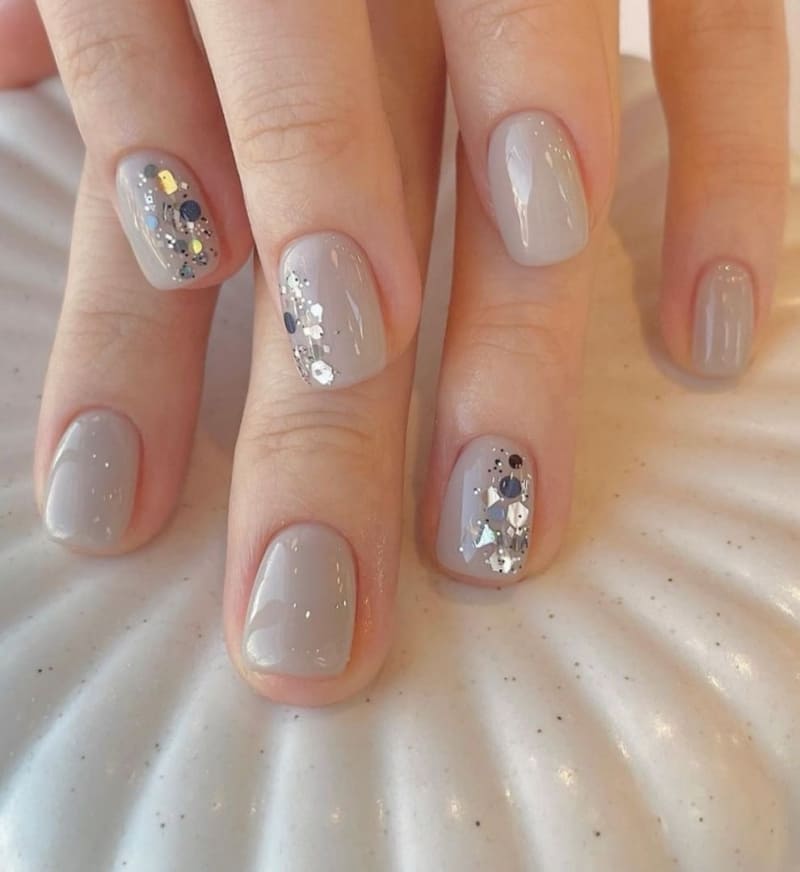 short, dusty nails with glitter