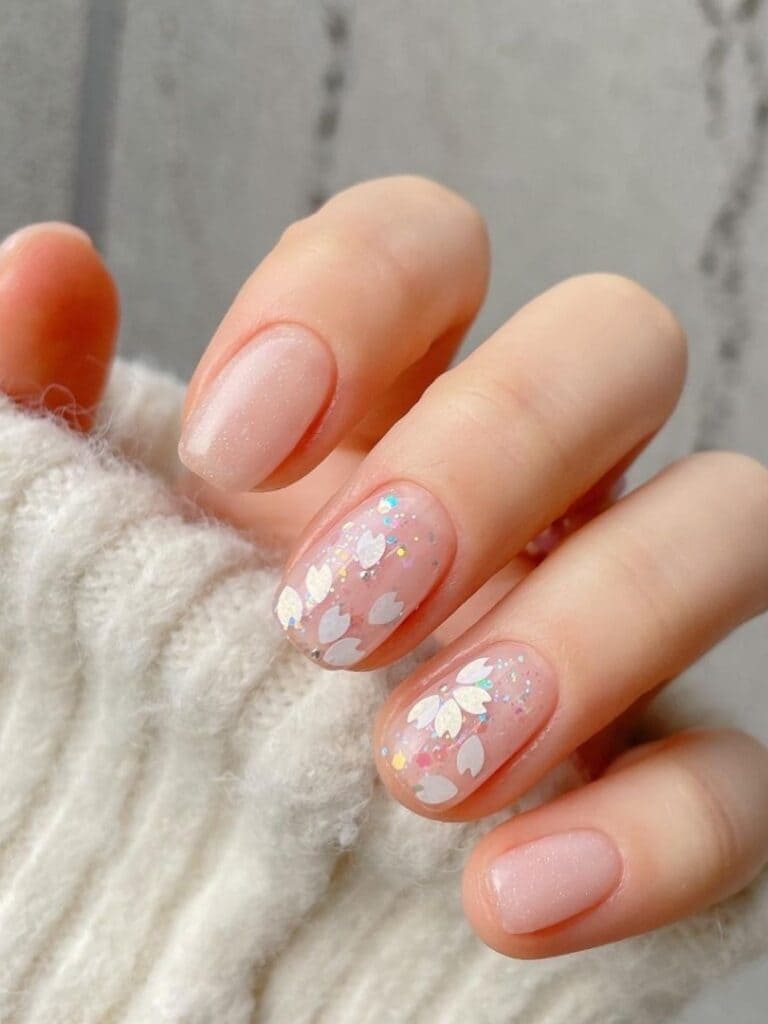 Holographic flowers on short nails