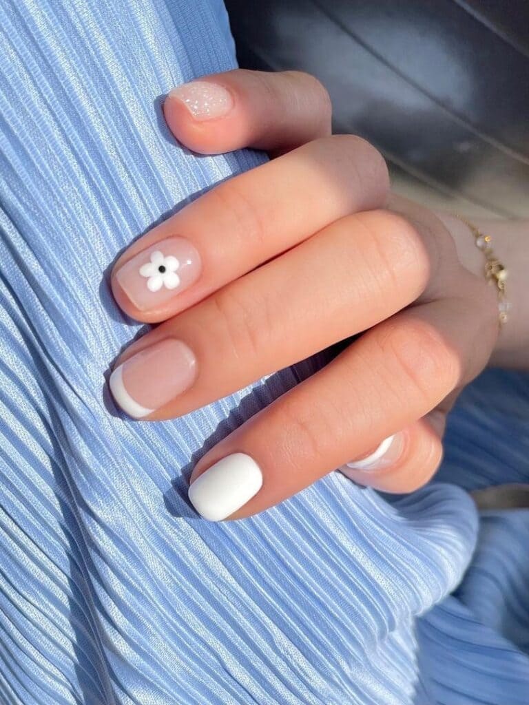 summer Korean nail design: white flower