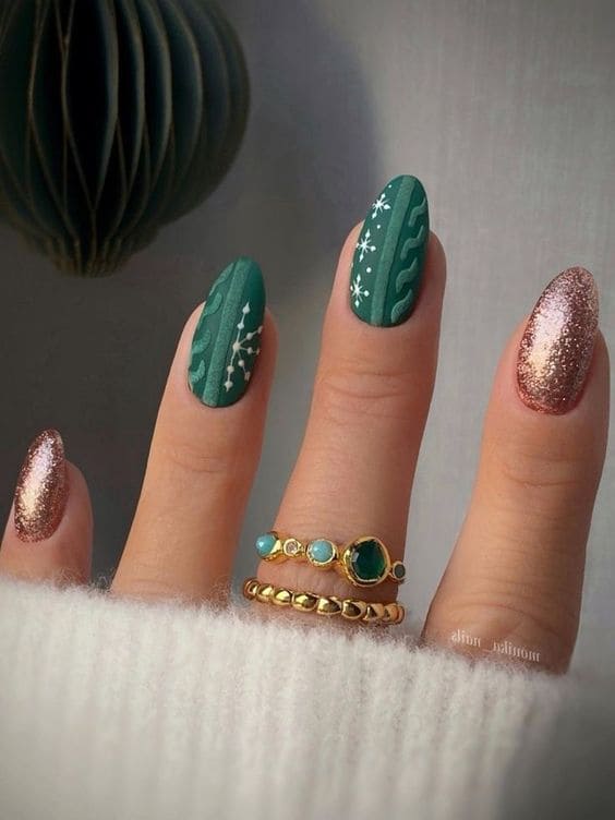 Green and gold nails with sweater texture