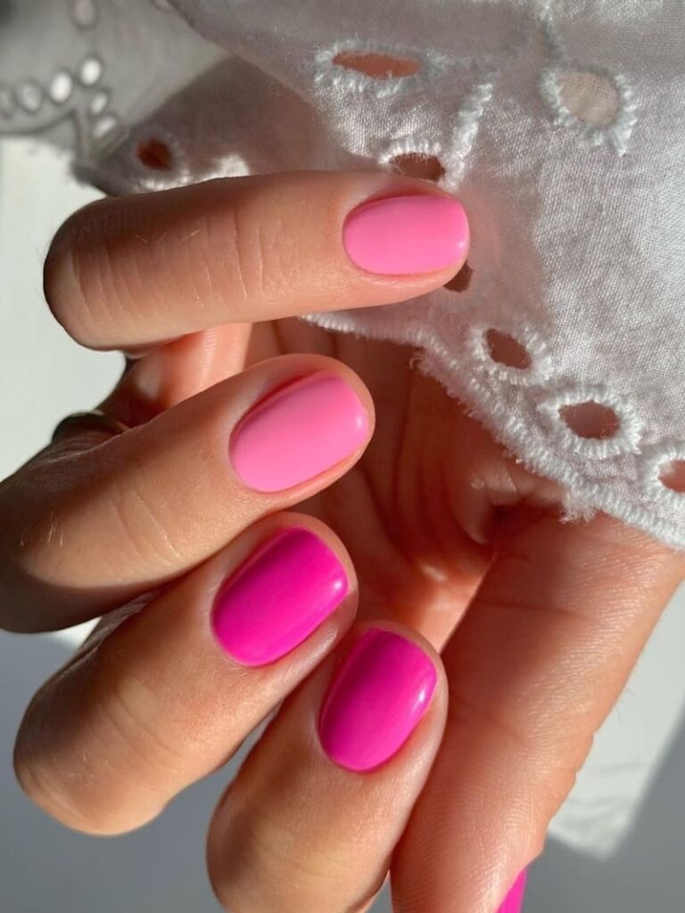 short pink vertical ombre nails