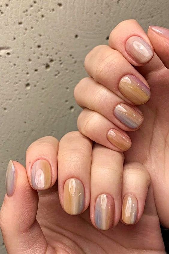 muted brown vertical ombre short nails
