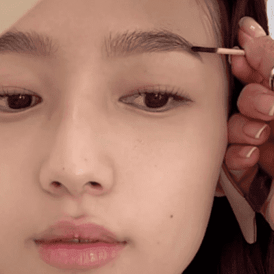 Define the Tails for the Perfect Korean Brows