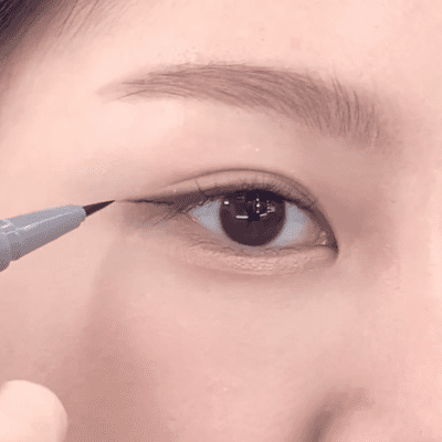 Enhance the Outer Line With Liquid Liner for Korean Eyeliner 