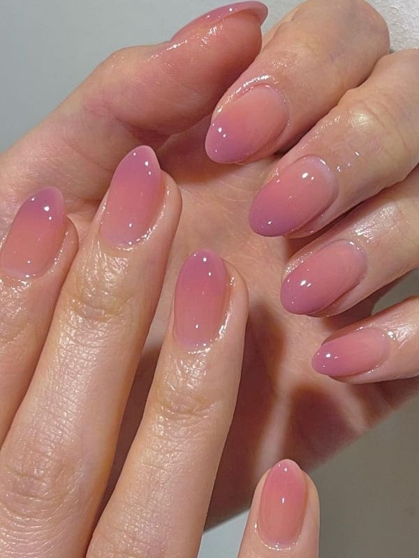 nude and pink ombre nails