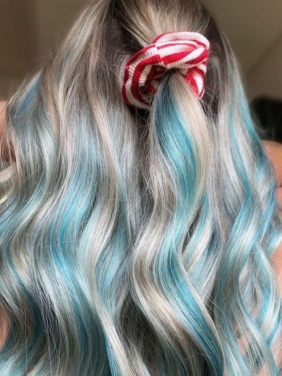 4th of July hairstyle with hair accessories 