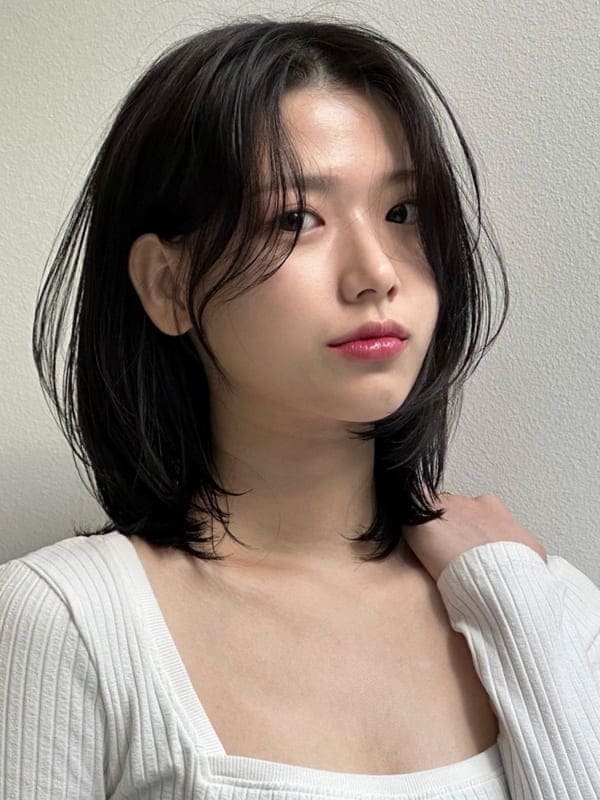Korean shoulder length hair with face framing fringe