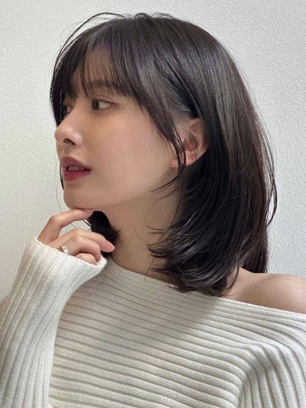 c-curled Korean shoulder length hair with fringe