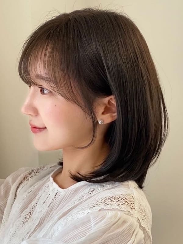 Korean shoulder length hair with face framing fringe