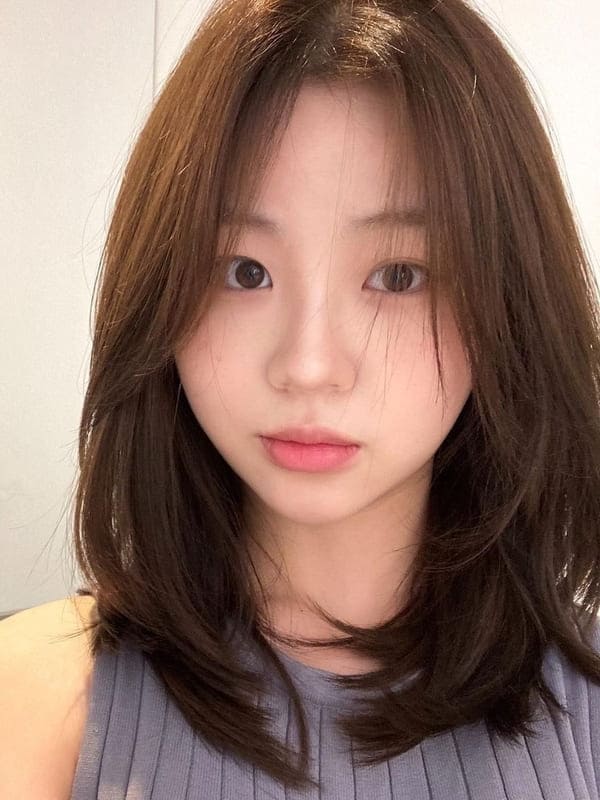 face framing Korean shoulder length haircut