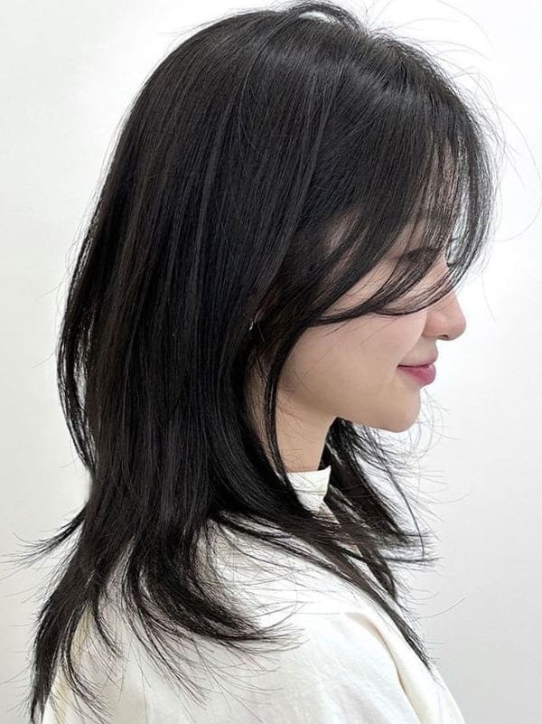 Korean hush haircut with fringe