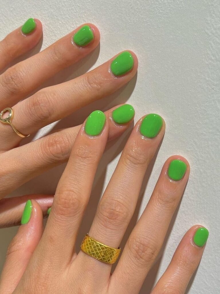 short neon green nails