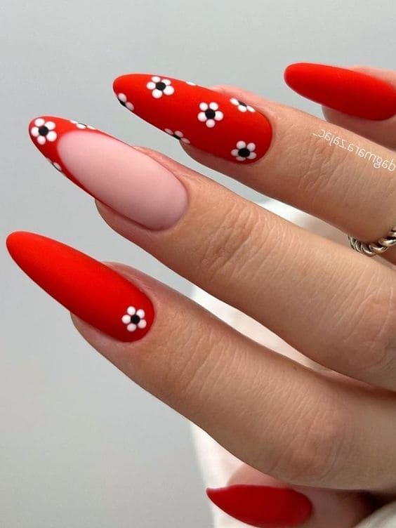flower accent nails 