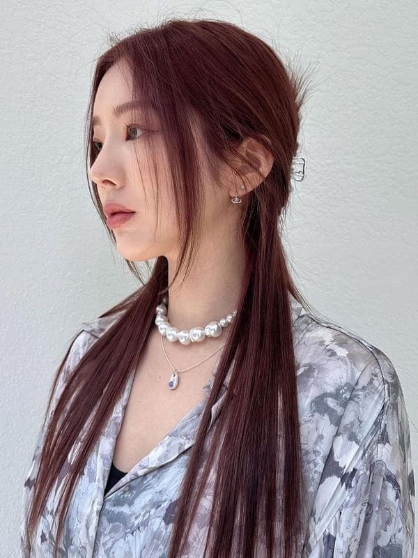 Korean long and sleek hair 
