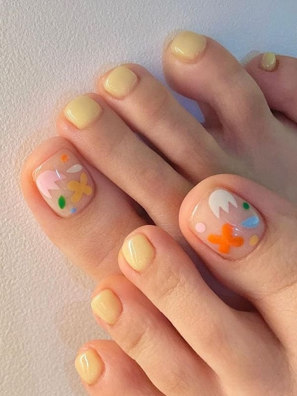 light yellow toenails with cut design 