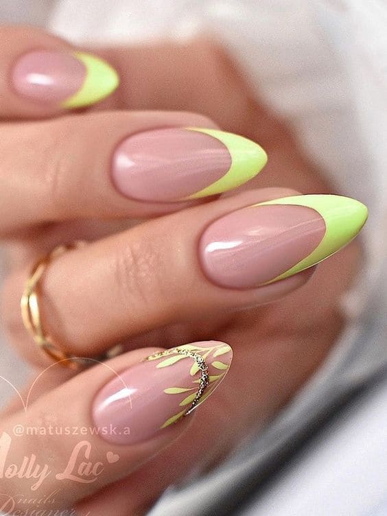 leaf accent nail art 