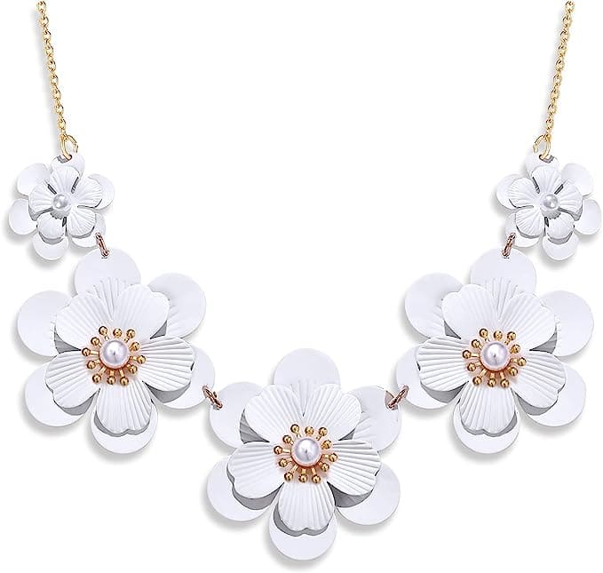 vintage vibe white flower necklace