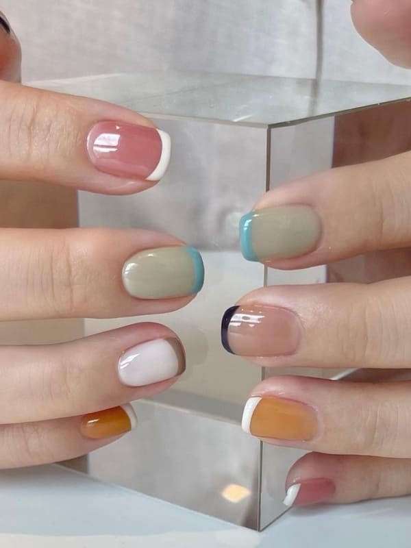 Korean fall nails: mix and match colored French tips