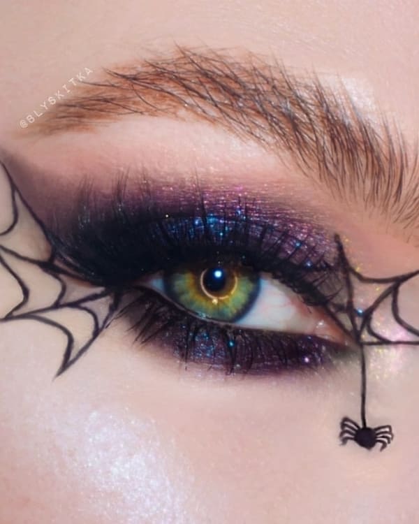 Halloween eye makeup: spider web