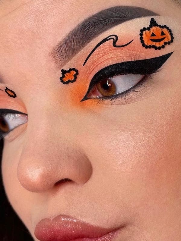 Halloween eye makeup: cute pumpkin