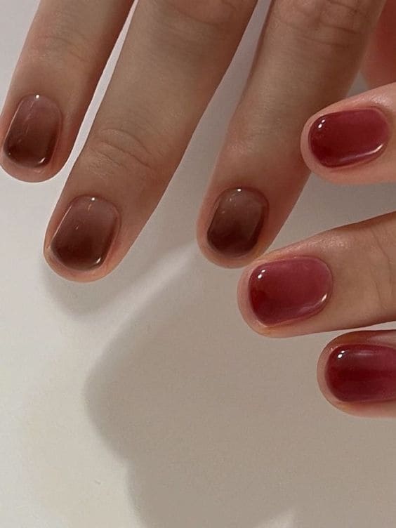 Korean brown nail design: ombre