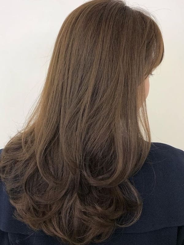 Korean fall hair color: olive brown long waves